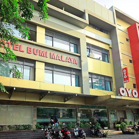Oyo 1009 Hotel Bumi Malaya Medan Exterior foto