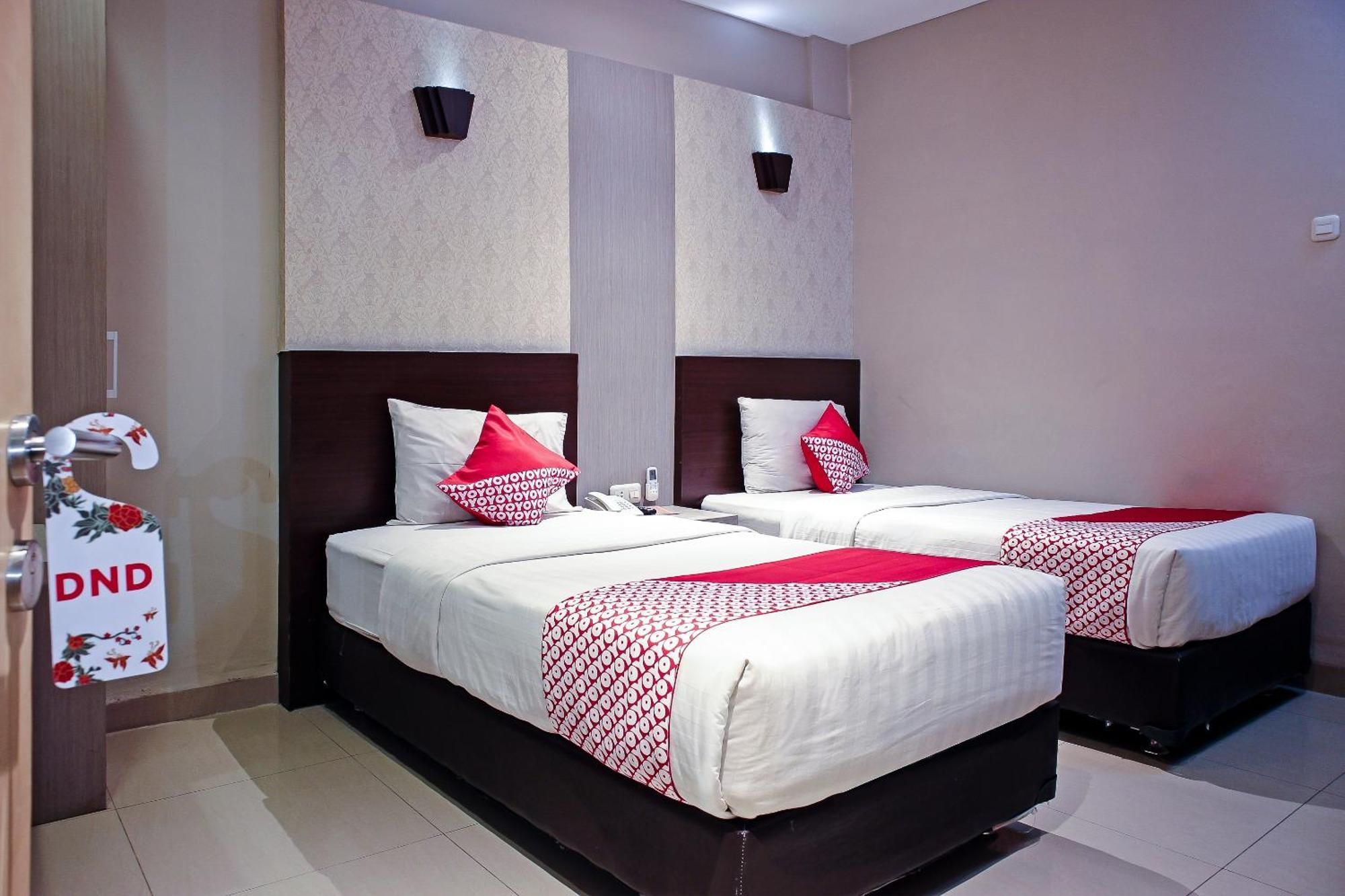 Oyo 1009 Hotel Bumi Malaya Medan Exterior foto