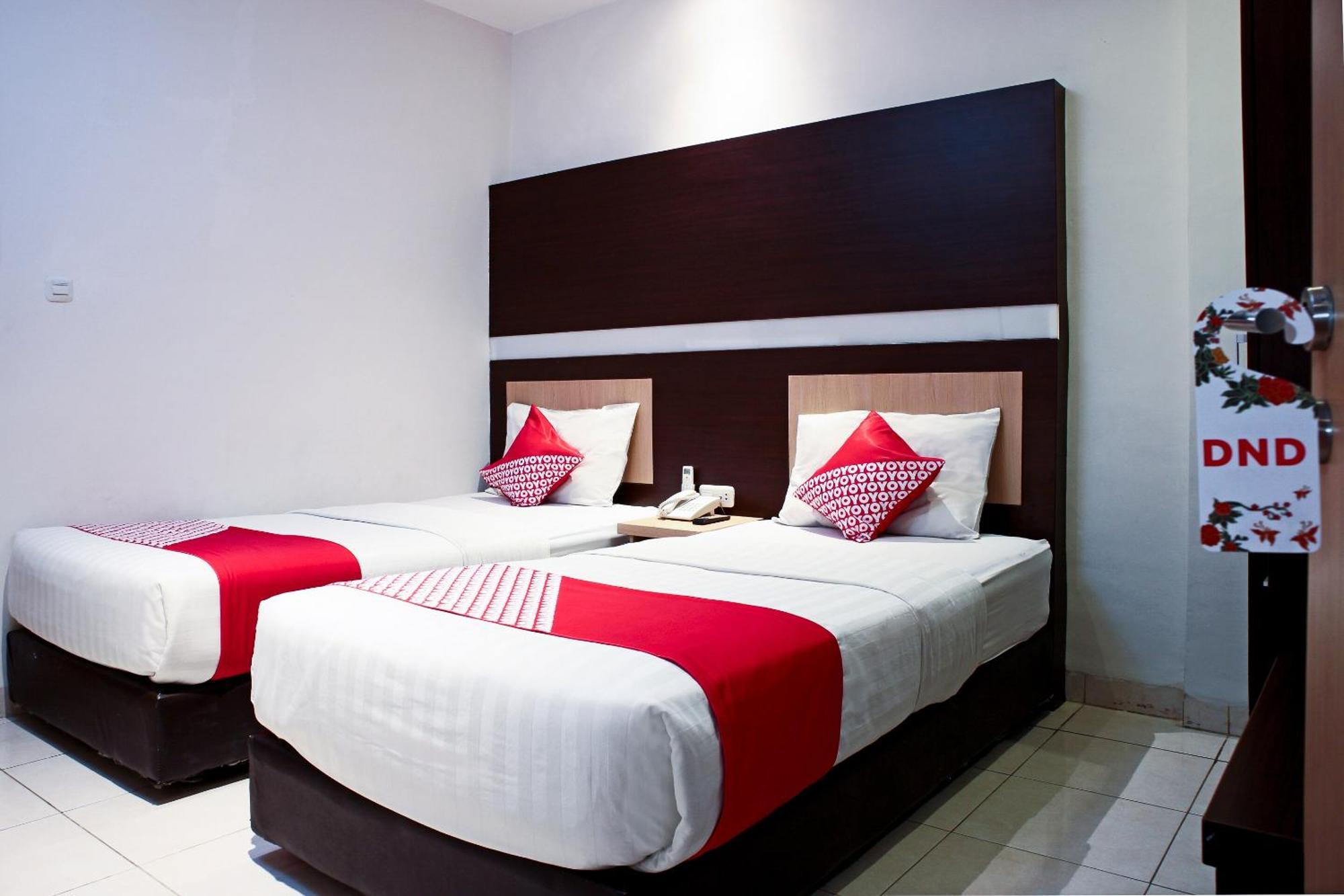 Oyo 1009 Hotel Bumi Malaya Medan Exterior foto